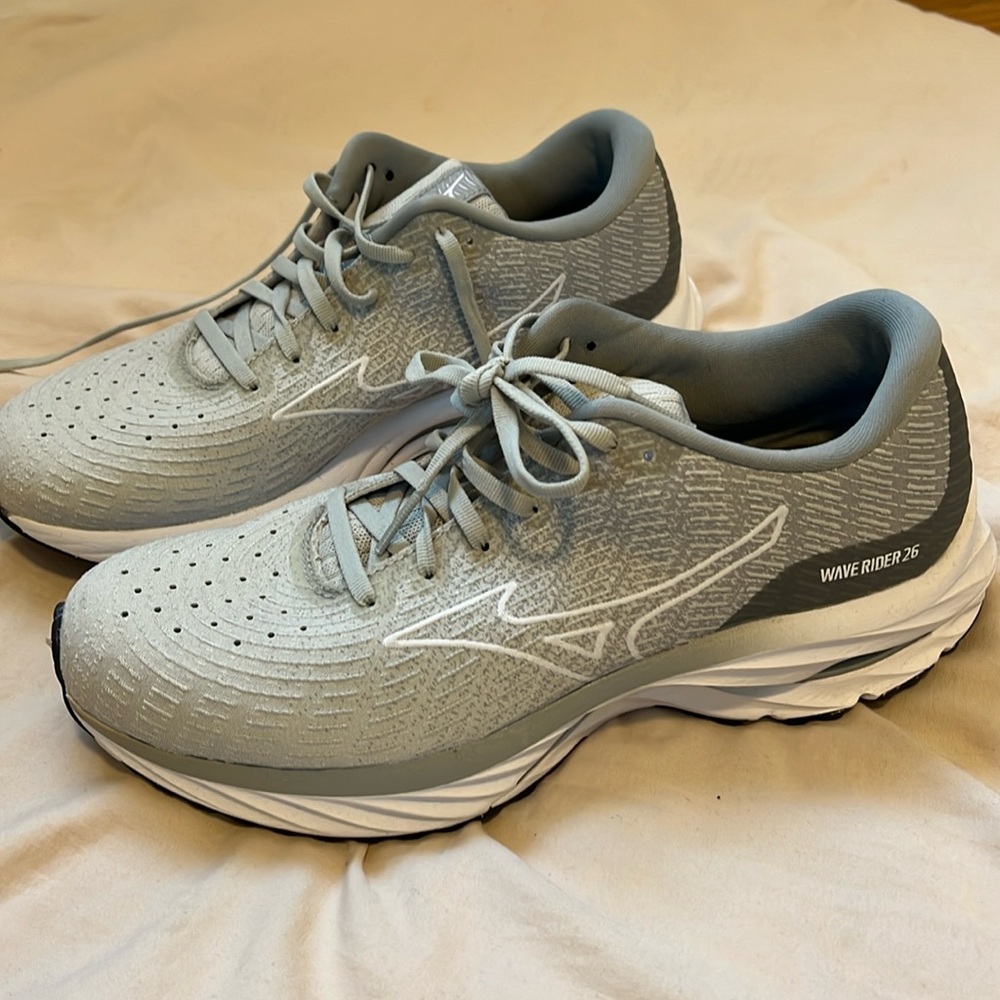 Mizuno Rave Rider 26